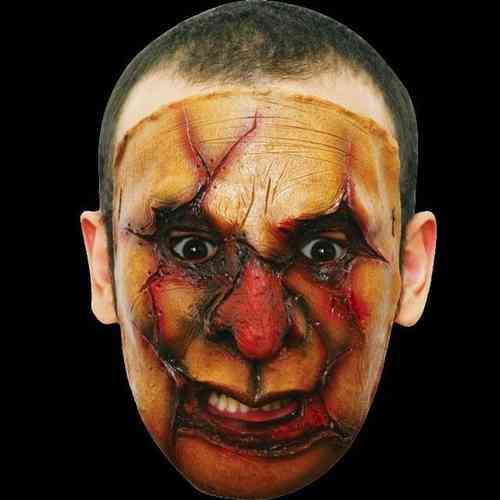 Eine schreckliche Latex-Horrormaske von Gory