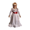 La poupée réplique à l'échelle de la conjuration Annabelle